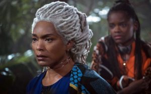 Angela Bassett-spots grey-haired locs
